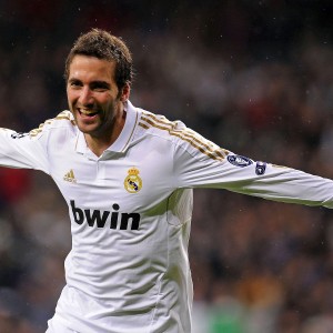 开云官网-王者归来！穆雷复出首战征服独行侠主场，全场沸腾见证传奇，王者归来！穆雷复出首战客场征服独行侠引爆全场